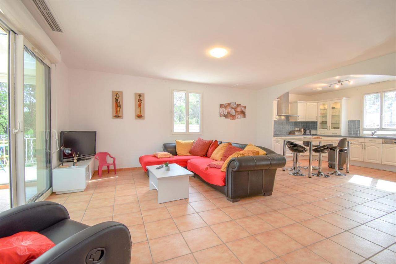 Charmante Maison Climatisee Avec Piscine Draguignan Exterior photo